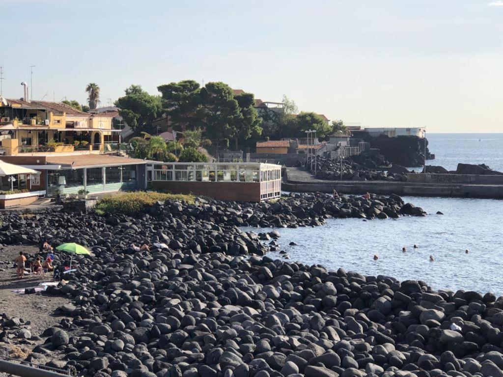 Le Tre Meraviglie A 200 M Dal Mare Catania Bagian luar foto